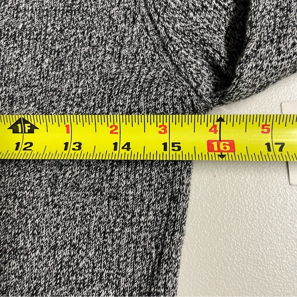 Reference Point Turtleneck in Black and Devon Cream Women's Large - Picture 8 of 12